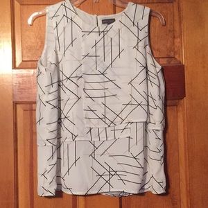 NWOT Sleeveless Blouse w/ Geometric Design